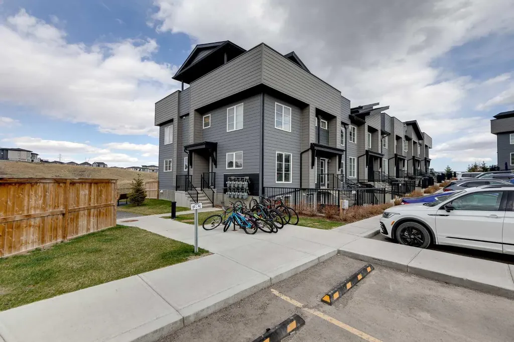 260 Rowley Way NW Calgary AB T3L 0H5