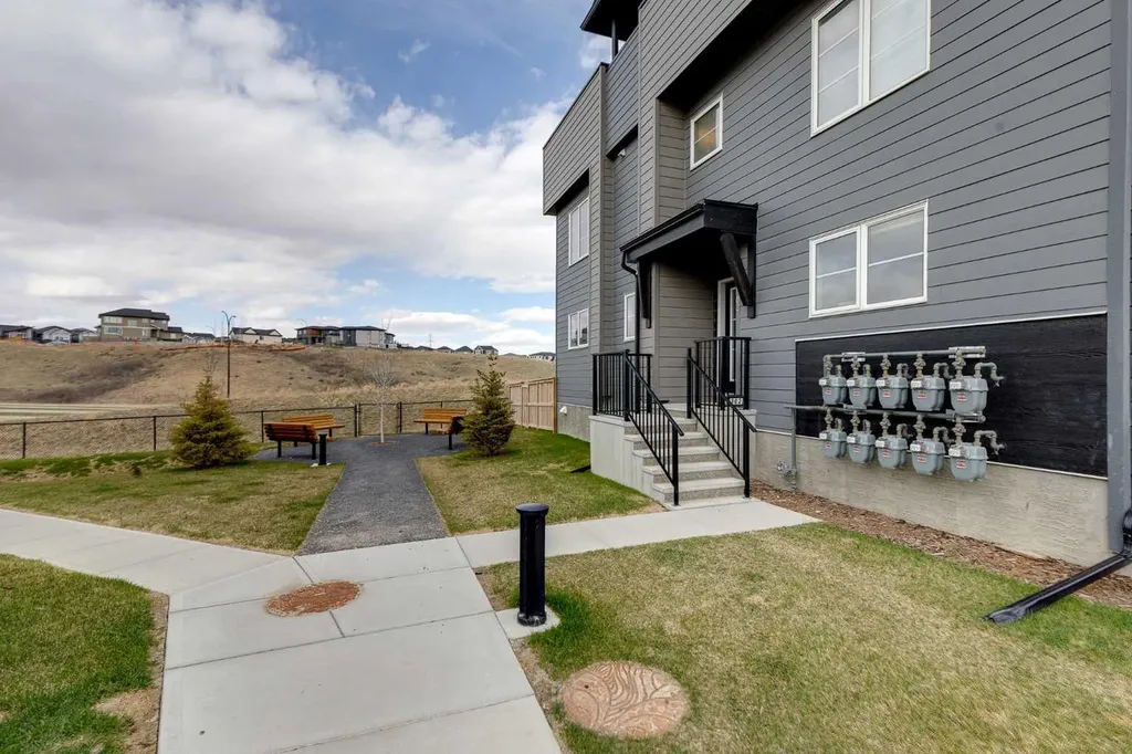 260 Rowley Way NW Calgary AB T3L 0H5