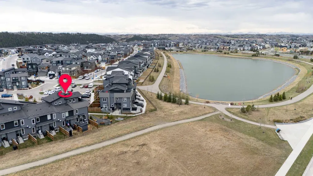 260 Rowley Way NW Calgary AB T3L 0H5