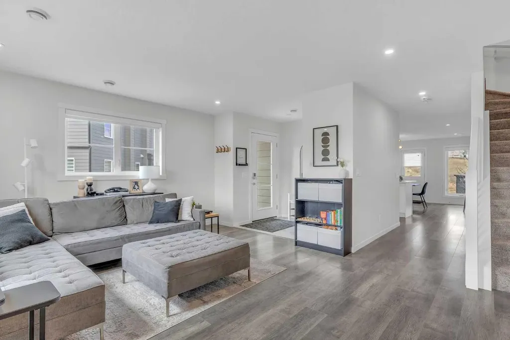 260 Rowley Way NW Calgary AB T3L 0H5