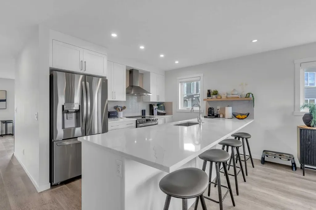 260 Rowley Way NW Calgary AB T3L 0H5