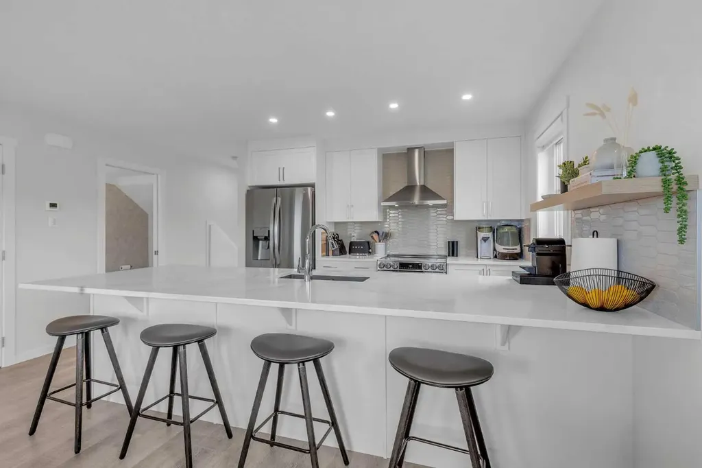 260 Rowley Way NW Calgary AB T3L 0H5