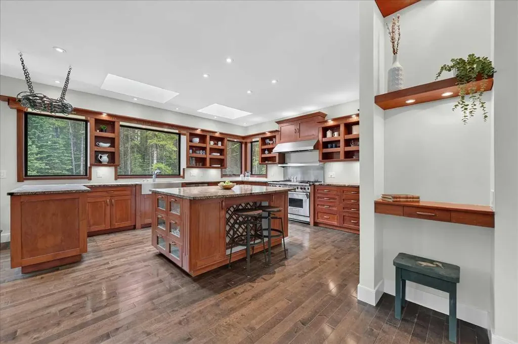 23 Highlands Boulevard Bragg Creek AB T0L 0K0