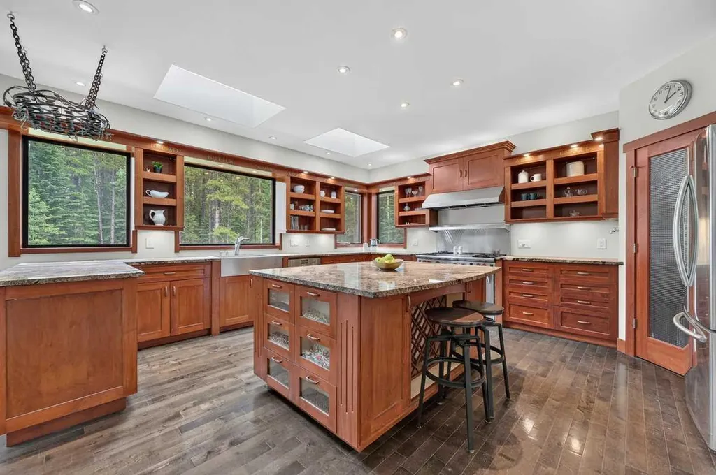 23 Highlands Boulevard Bragg Creek AB T0L 0K0
