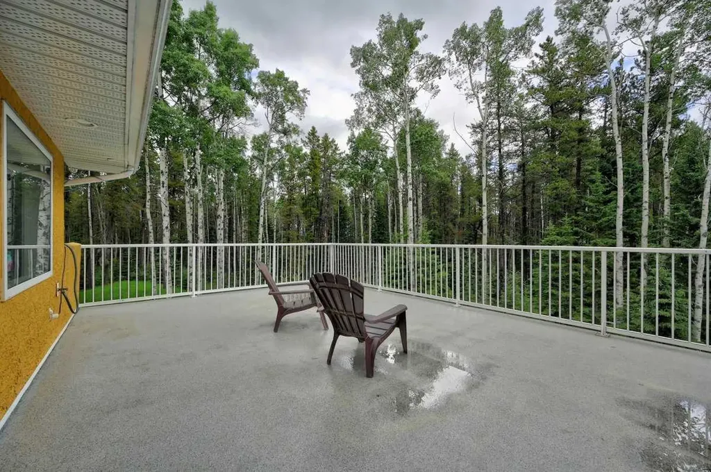 23 Highlands Boulevard Bragg Creek AB T0L 0K0