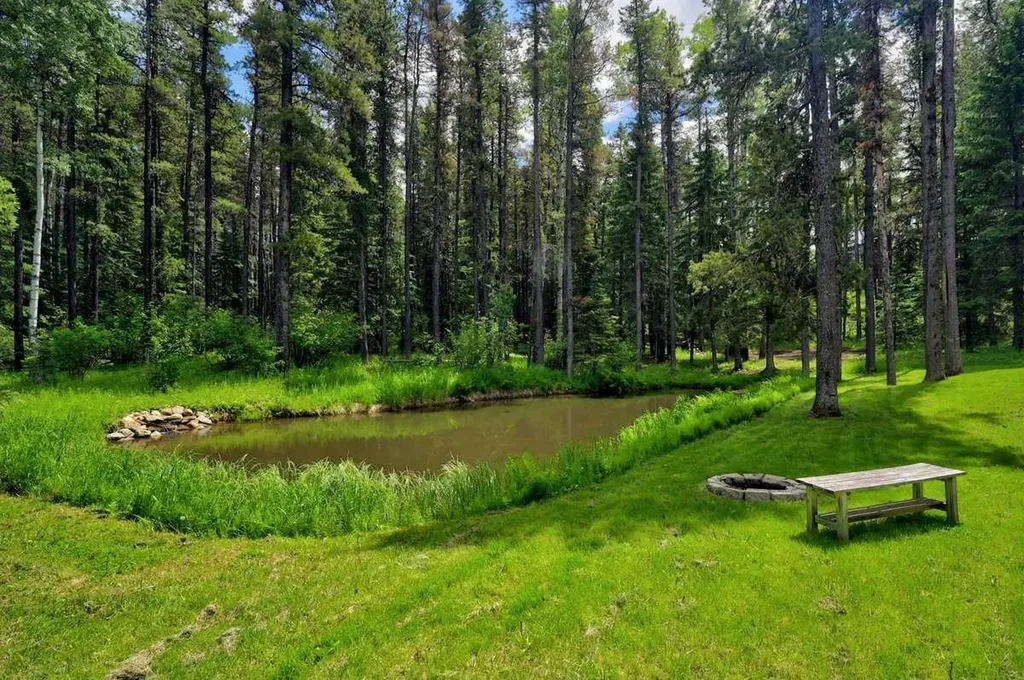 23 Highlands Boulevard Bragg Creek AB T0L 0K0