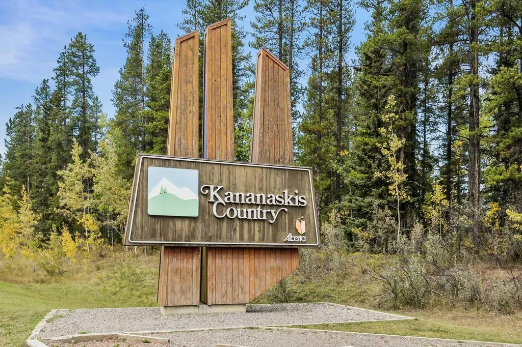 23 Highlands Boulevard Bragg Creek AB T0L 0K0