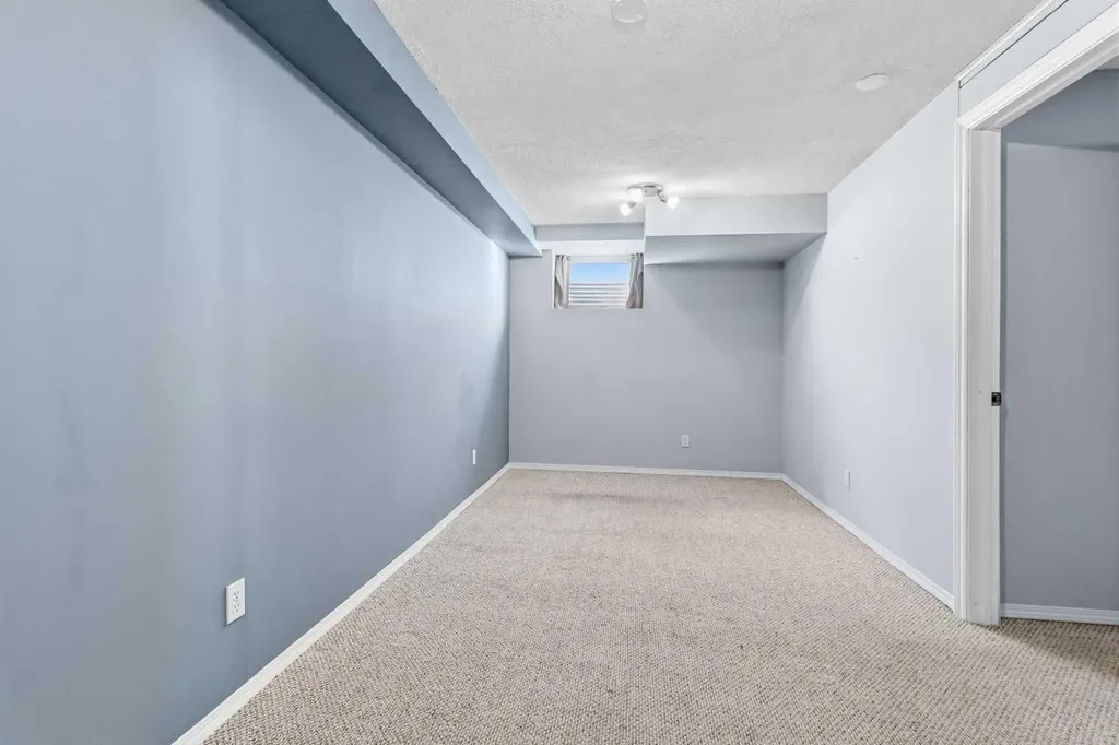 344 Drummond Avenue Red Deer AB T4R 3B6