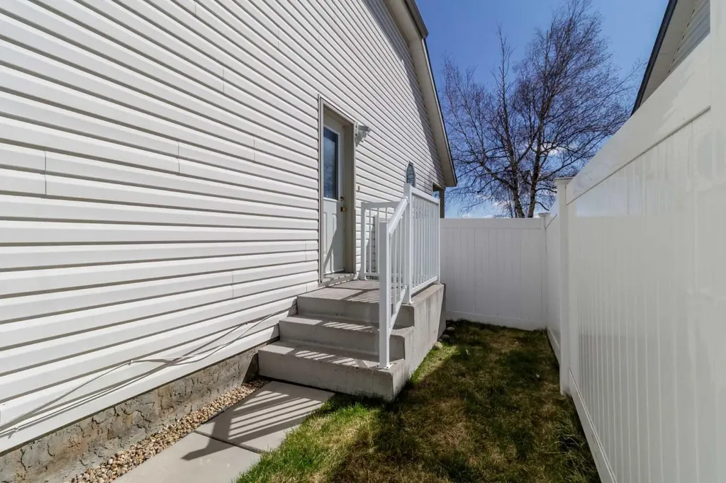 344 Drummond Avenue Red Deer AB T4R 3B6