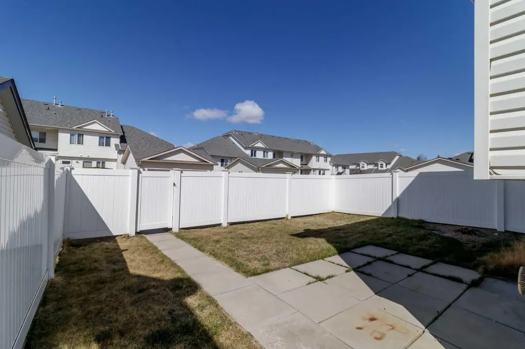 344 Drummond Avenue Red Deer AB T4R 3B6