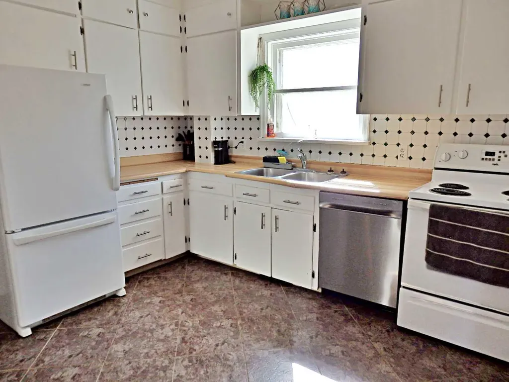 4706 53 Avenue Vermilion AB T9X 1S2