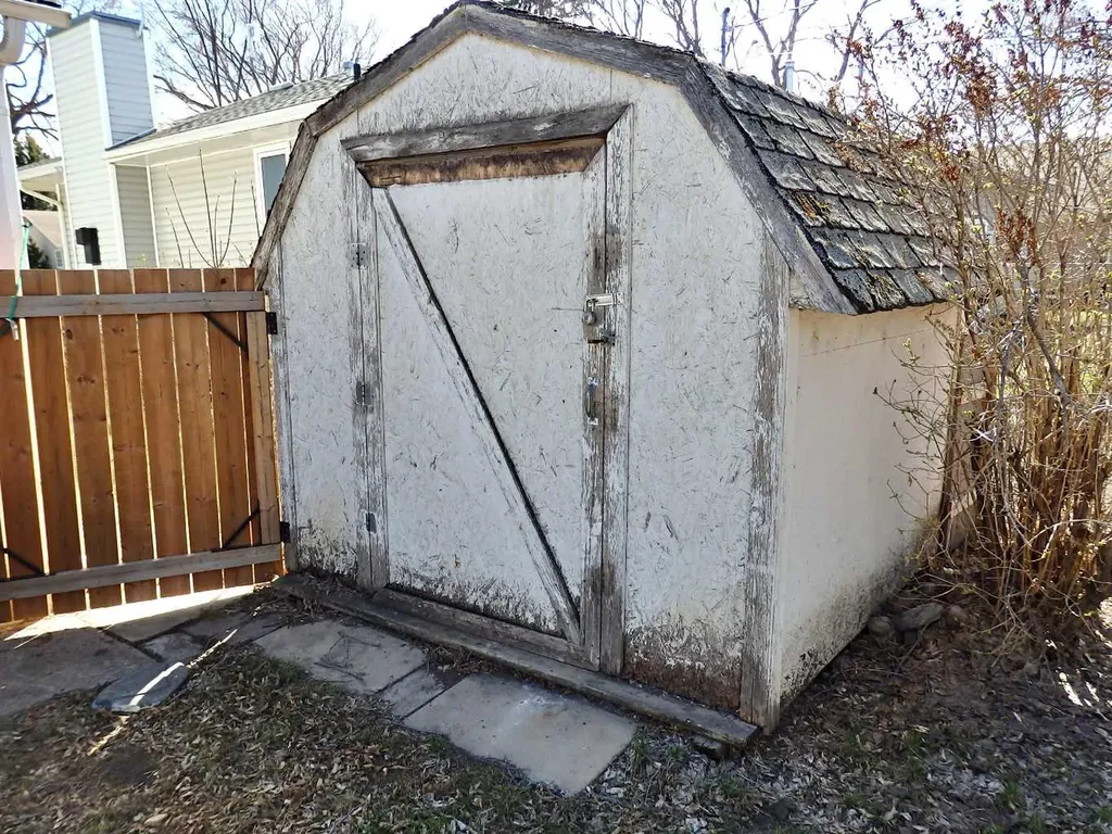 4706 53 Avenue Vermilion AB T9X 1S2