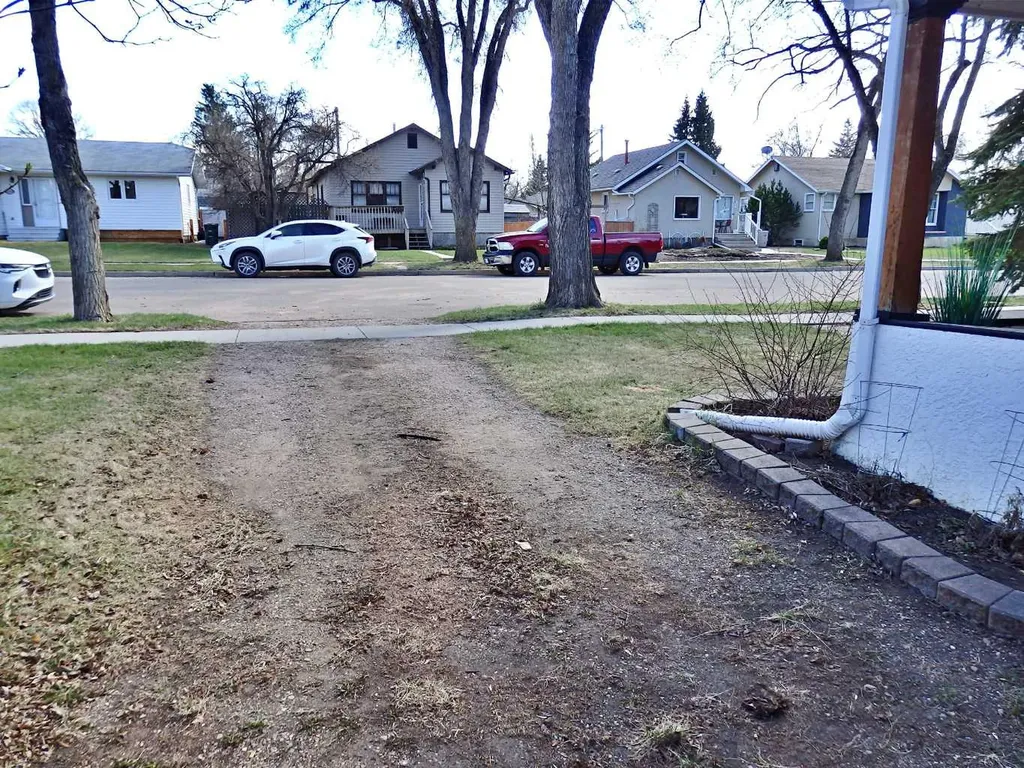 4706 53 Avenue Vermilion AB T9X 1S2