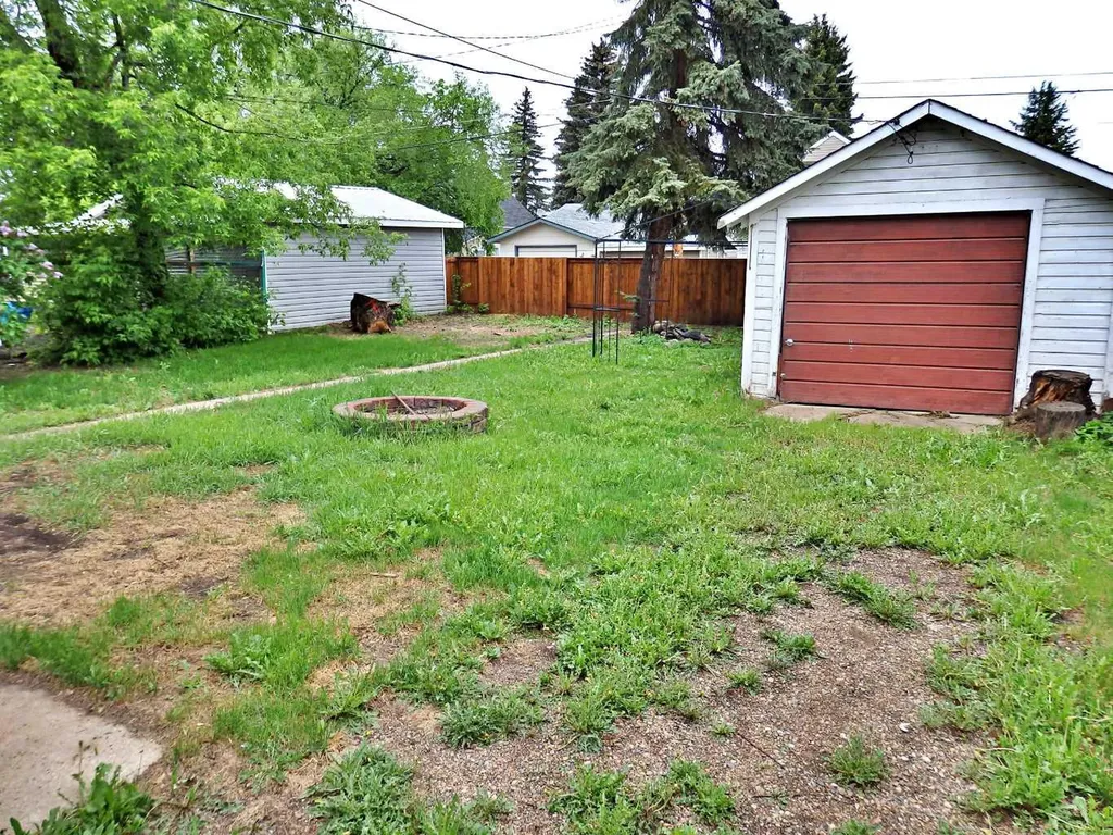 4706 53 Avenue Vermilion AB T9X 1S2