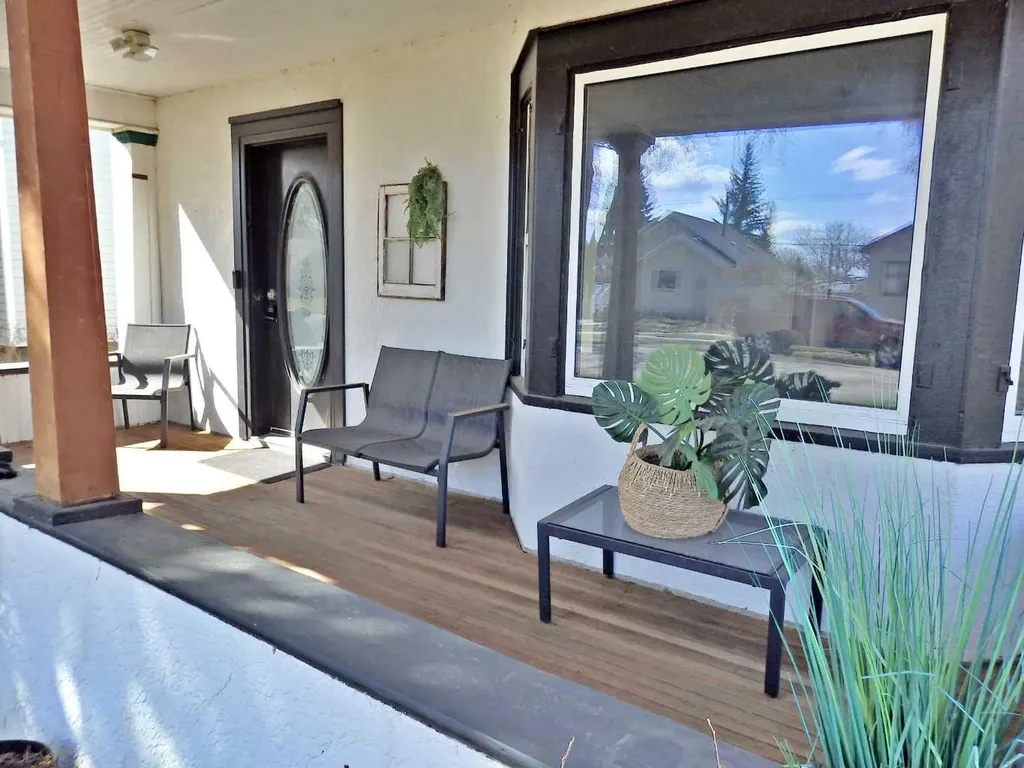 4706 53 Avenue Vermilion AB T9X 1S2