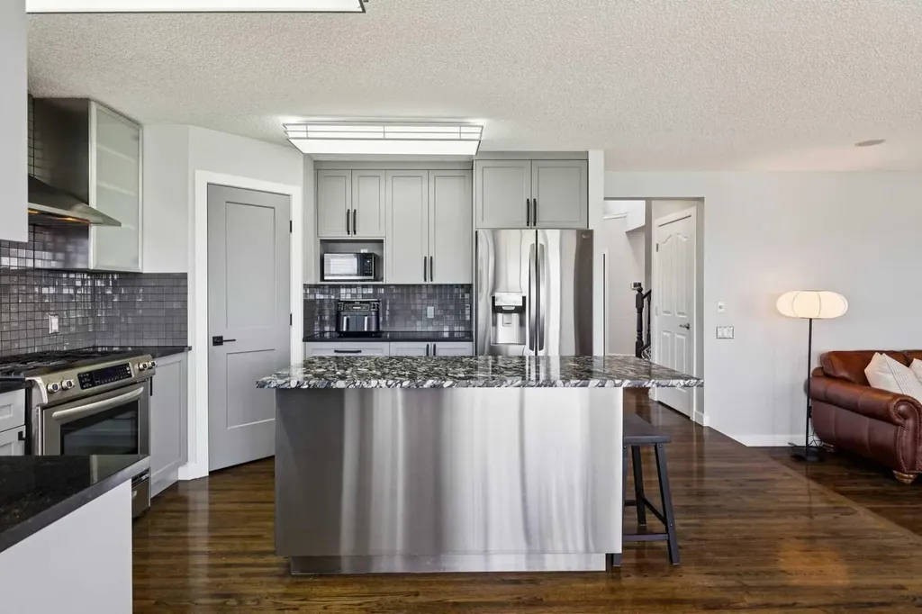 98 Sierra Nevada Green SW Calgary AB T3H 3R2