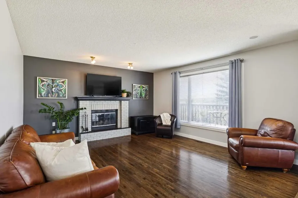 98 Sierra Nevada Green SW Calgary AB T3H 3R2