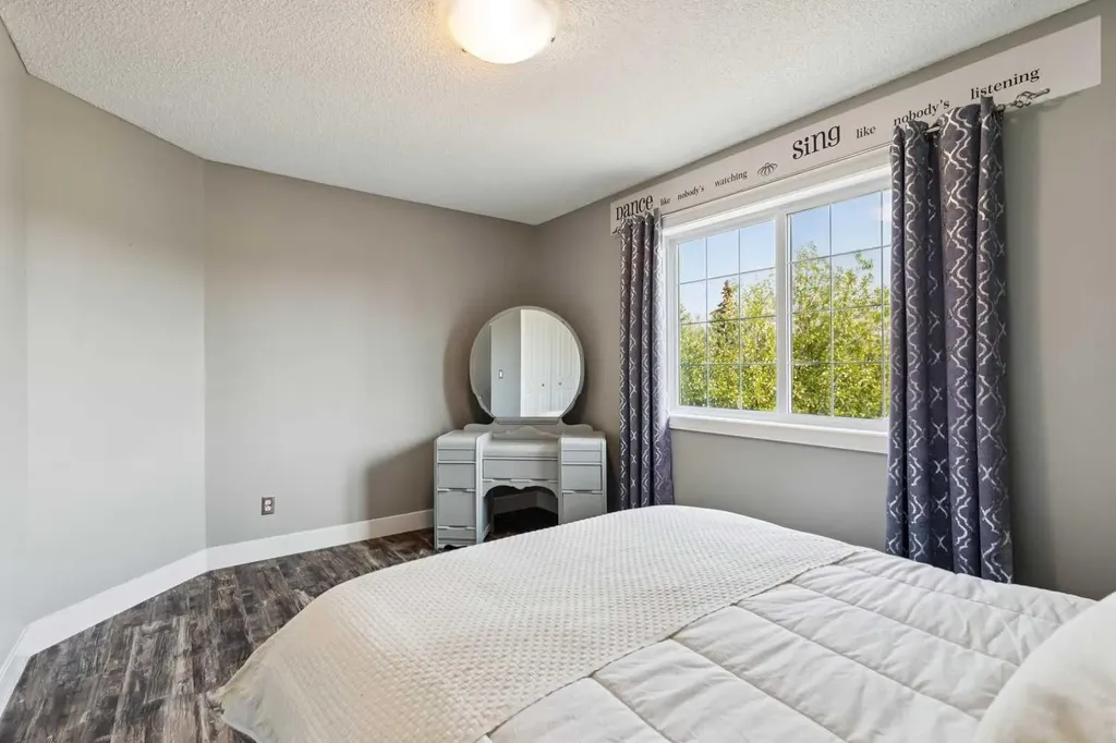 98 Sierra Nevada Green SW Calgary AB T3H 3R2