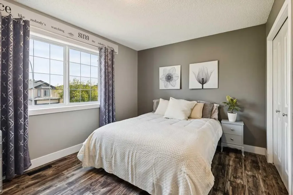 98 Sierra Nevada Green SW Calgary AB T3H 3R2