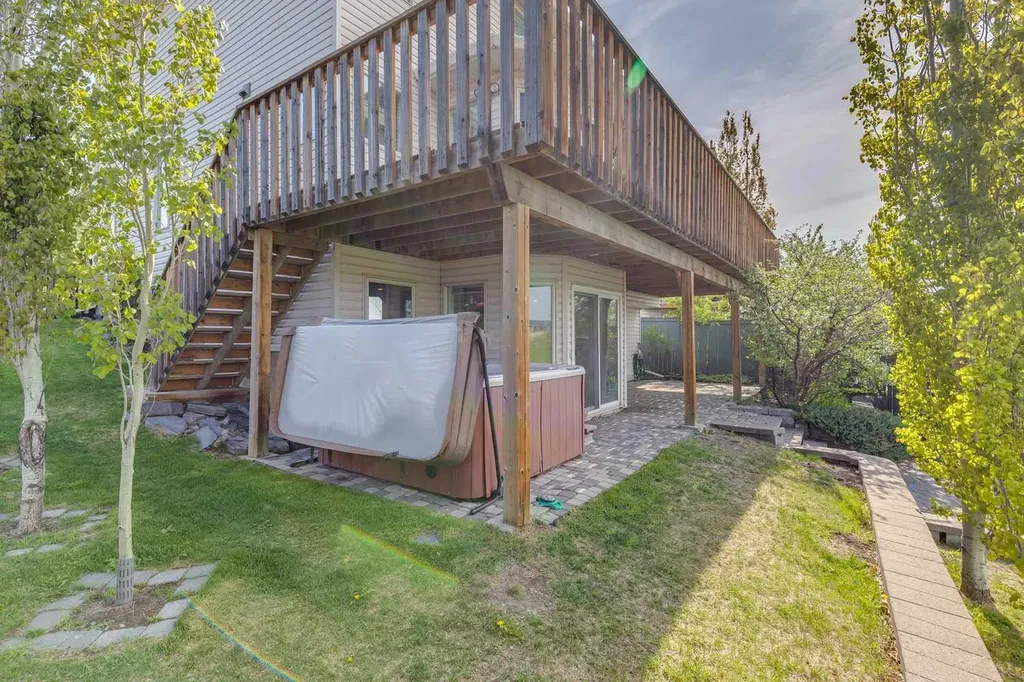 98 Sierra Nevada Green SW Calgary AB T3H 3R2