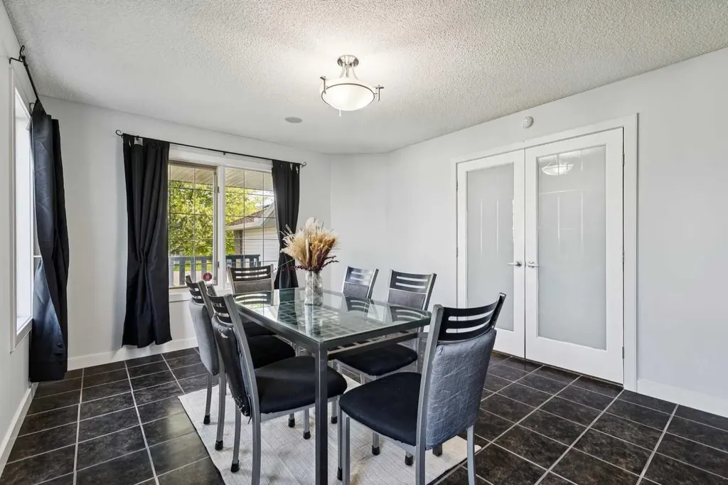 98 Sierra Nevada Green SW Calgary AB T3H 3R2