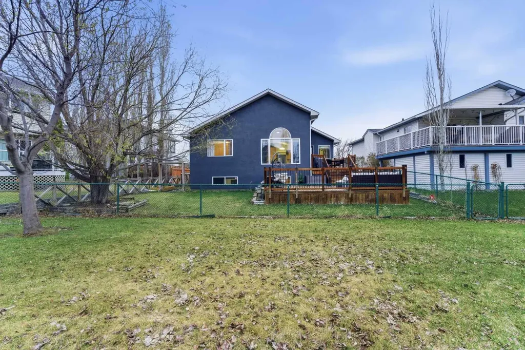 212 Cove Drive Chestermere AB T1X 1E9
