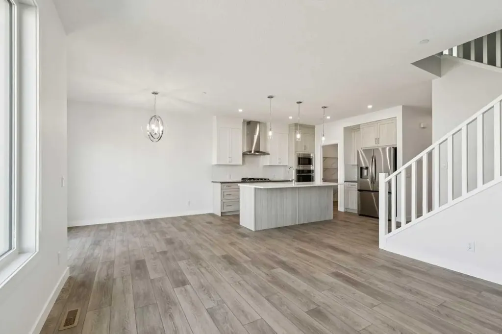 458 Hotchkiss Manor SE Calgary AB T3S0J9