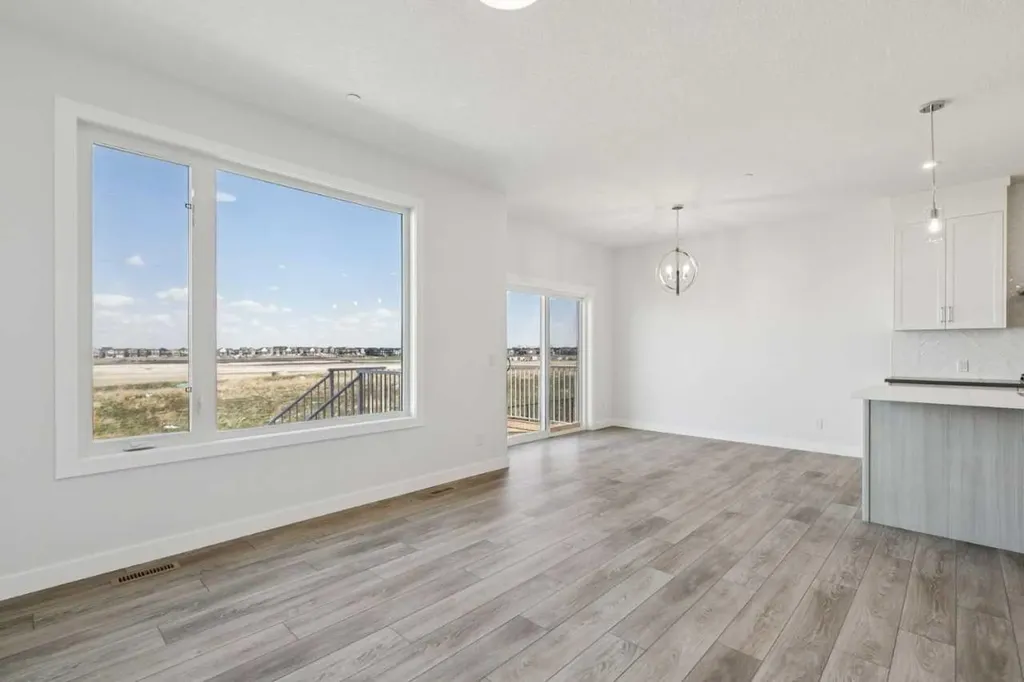 458 Hotchkiss Manor SE Calgary AB T3S0J9