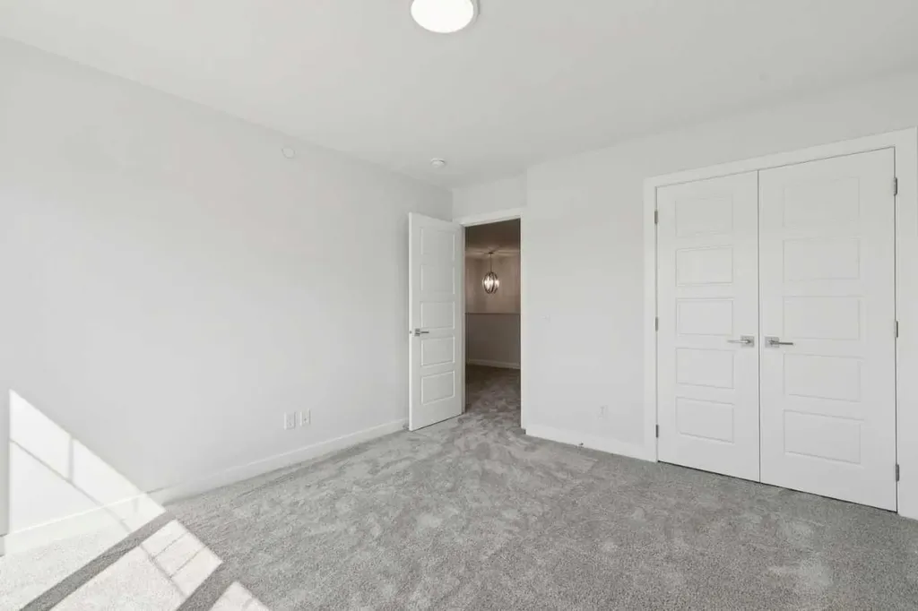 458 Hotchkiss Manor SE Calgary AB T3S0J9