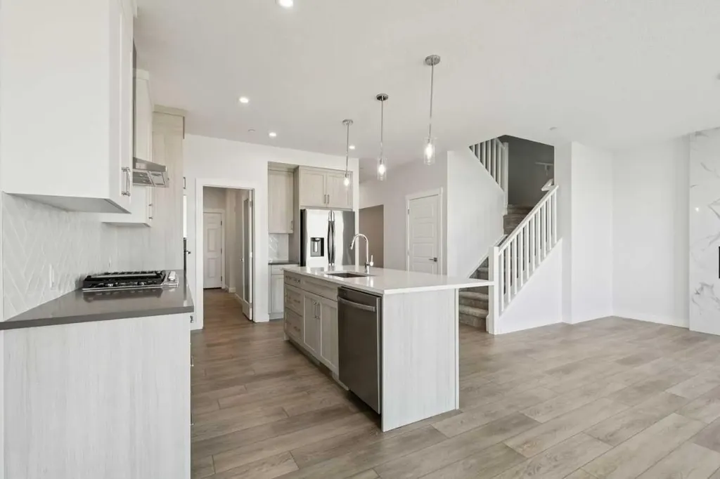 458 Hotchkiss Manor SE Calgary AB T3S0J9