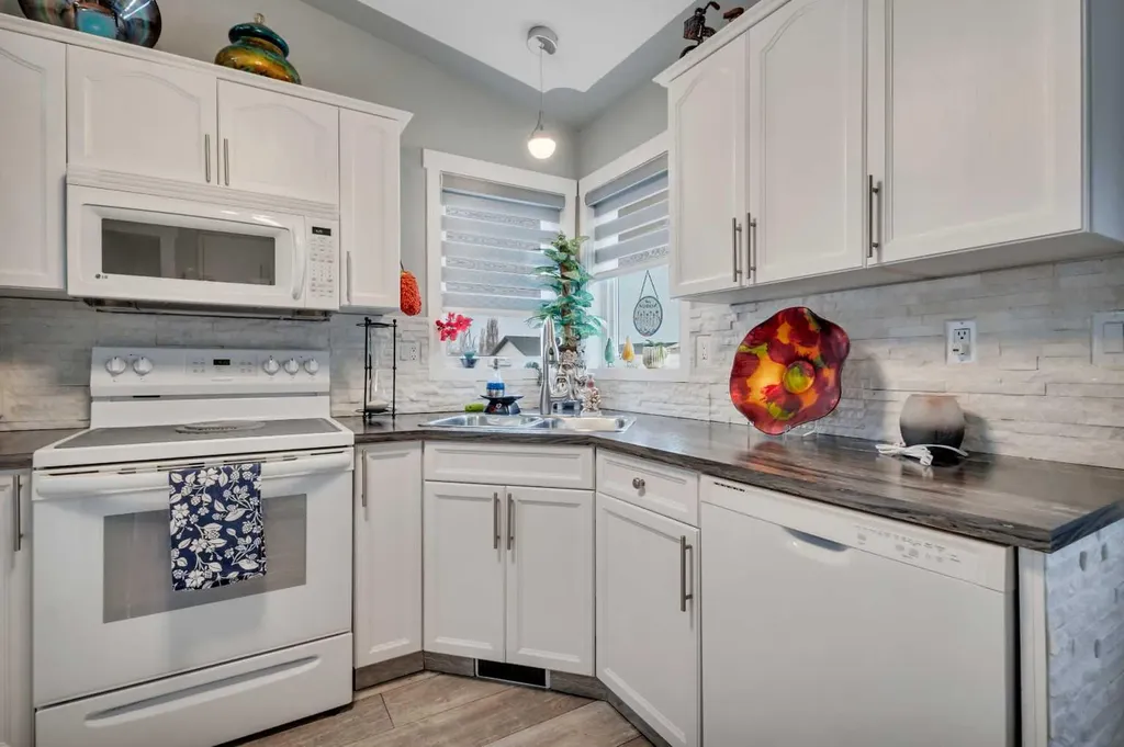 17 Keast Way Red Deer AB T4P 3Z3