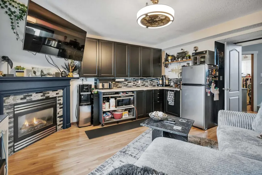 17 Keast Way Red Deer AB T4P 3Z3