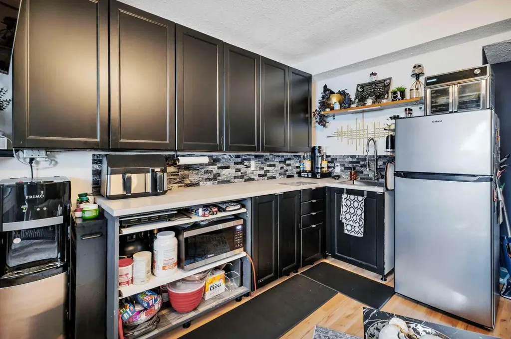 17 Keast Way Red Deer AB T4P 3Z3
