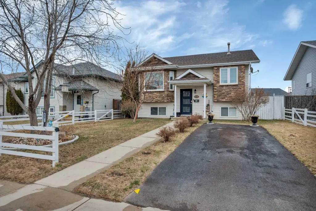 17 Keast Way Red Deer AB T4P 3Z3