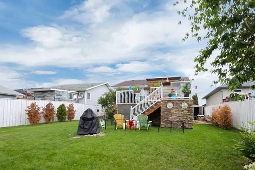 17 Keast Way Red Deer AB T4P 3Z3