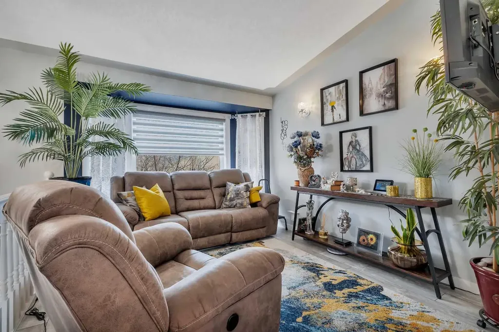 17 Keast Way Red Deer AB T4P 3Z3