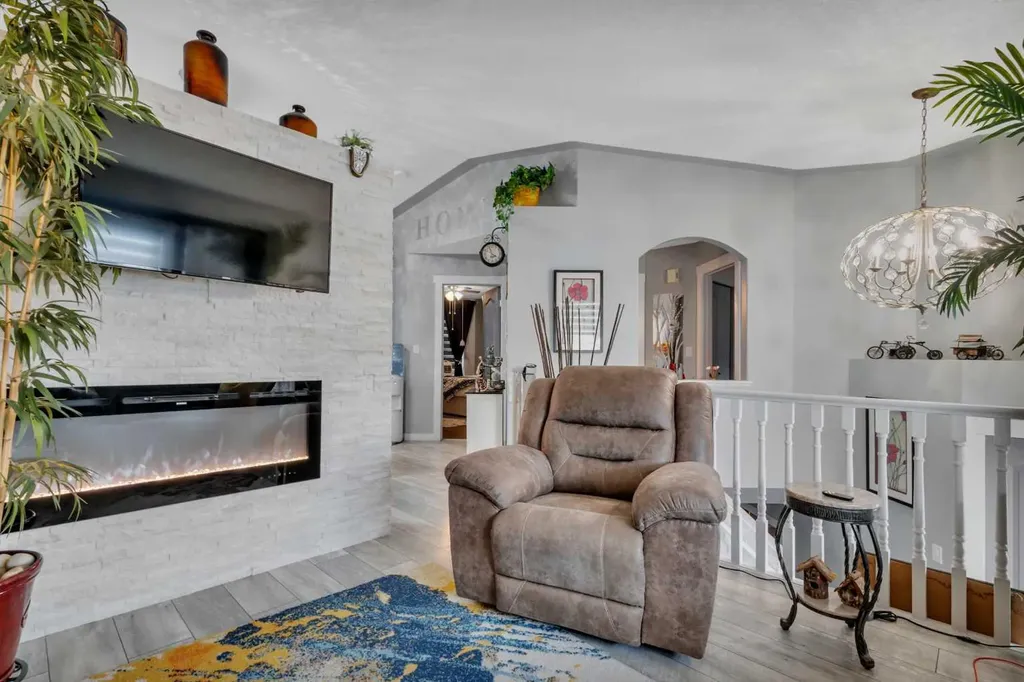 17 Keast Way Red Deer AB T4P 3Z3