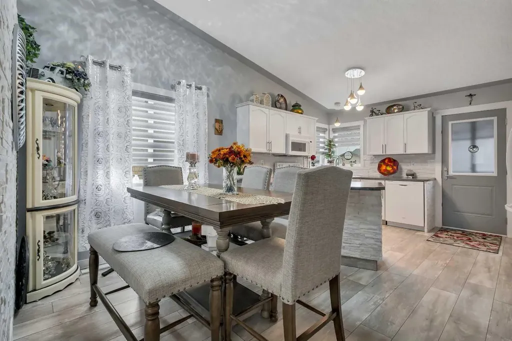 17 Keast Way Red Deer AB T4P 3Z3