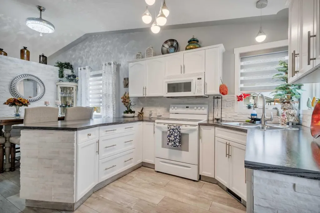 17 Keast Way Red Deer AB T4P 3Z3