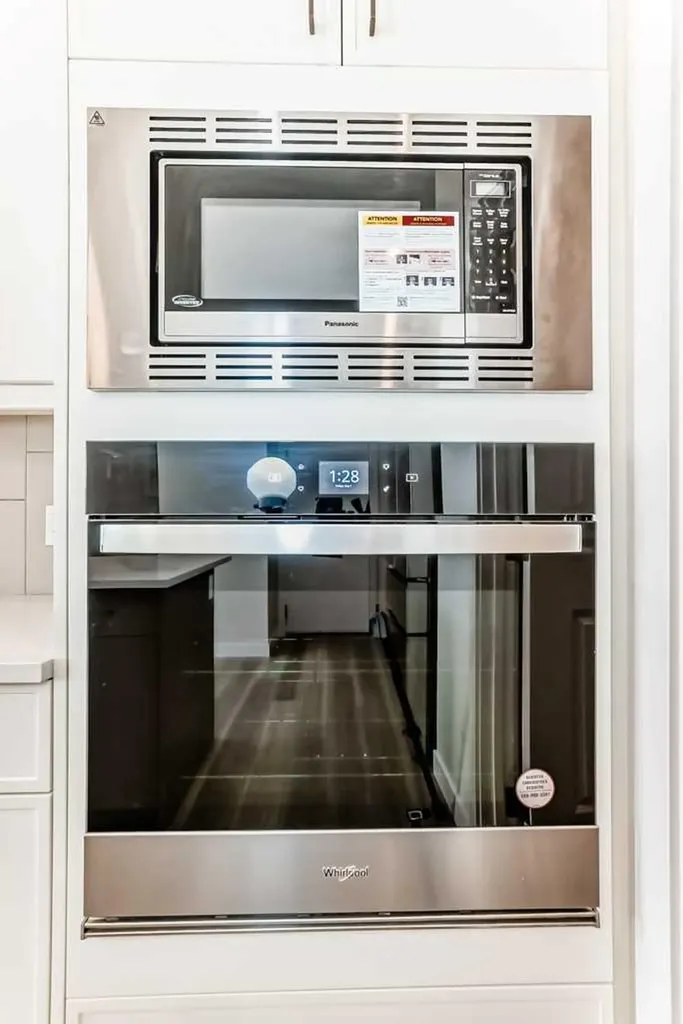 55 Silver Spruce Grove SW Calgary AB T2X 5L9
