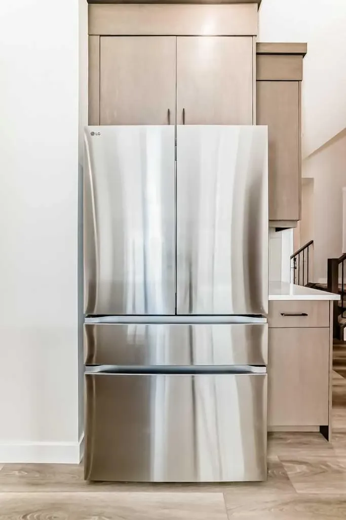 55 Silver Spruce Grove SW Calgary AB T2X 5L9
