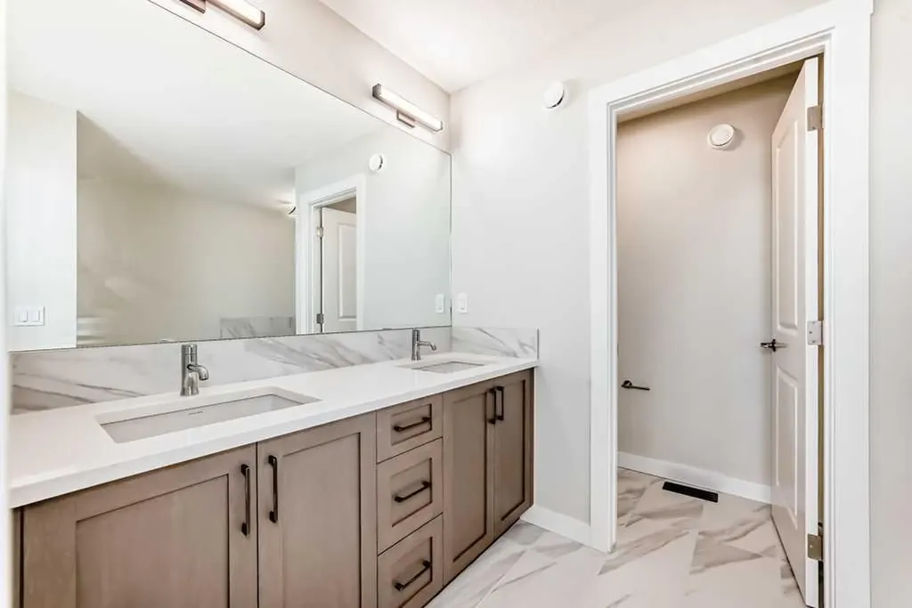 55 Silver Spruce Grove SW Calgary AB T2X 5L9