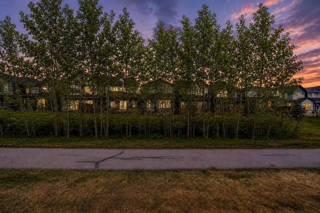55 Silver Spruce Grove SW Calgary AB T2X 5L9