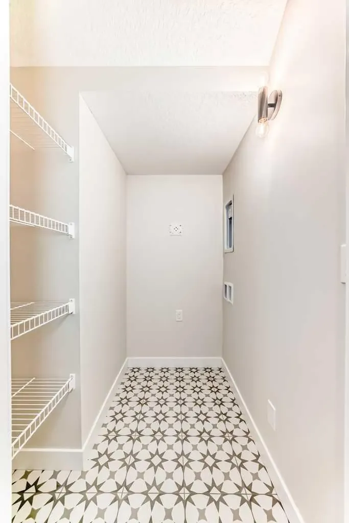 55 Silver Spruce Grove SW Calgary AB T2X 5L9