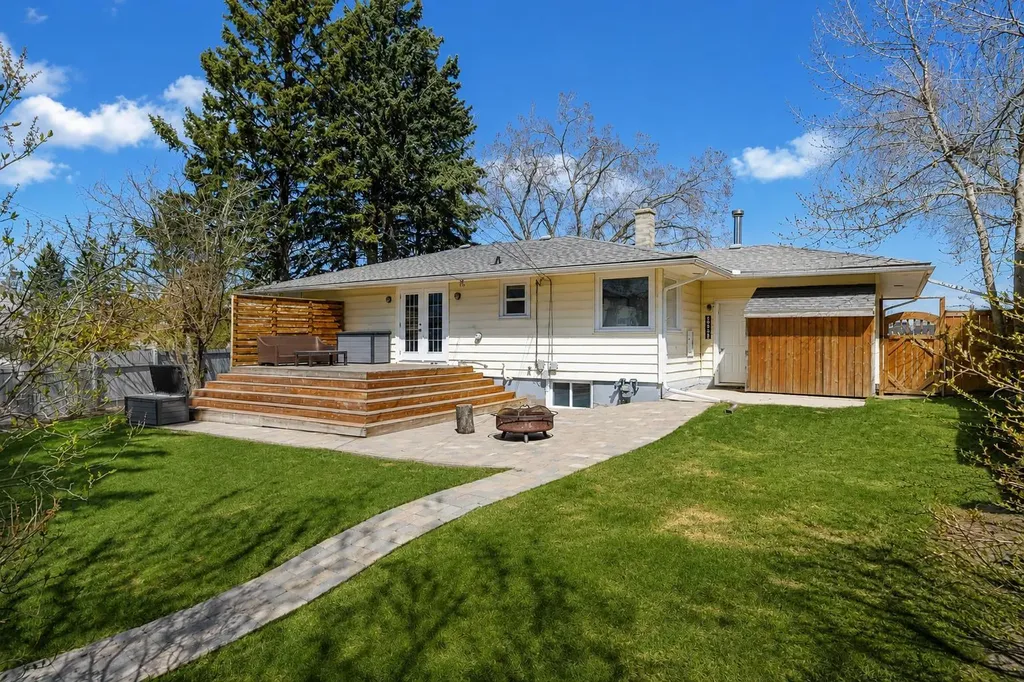 3003 25 Street SW Calgary AB T3E 1Y2