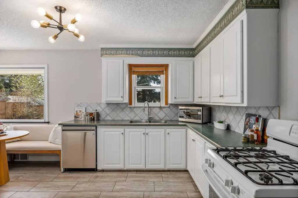 3003 25 Street SW Calgary AB T3E 1Y2