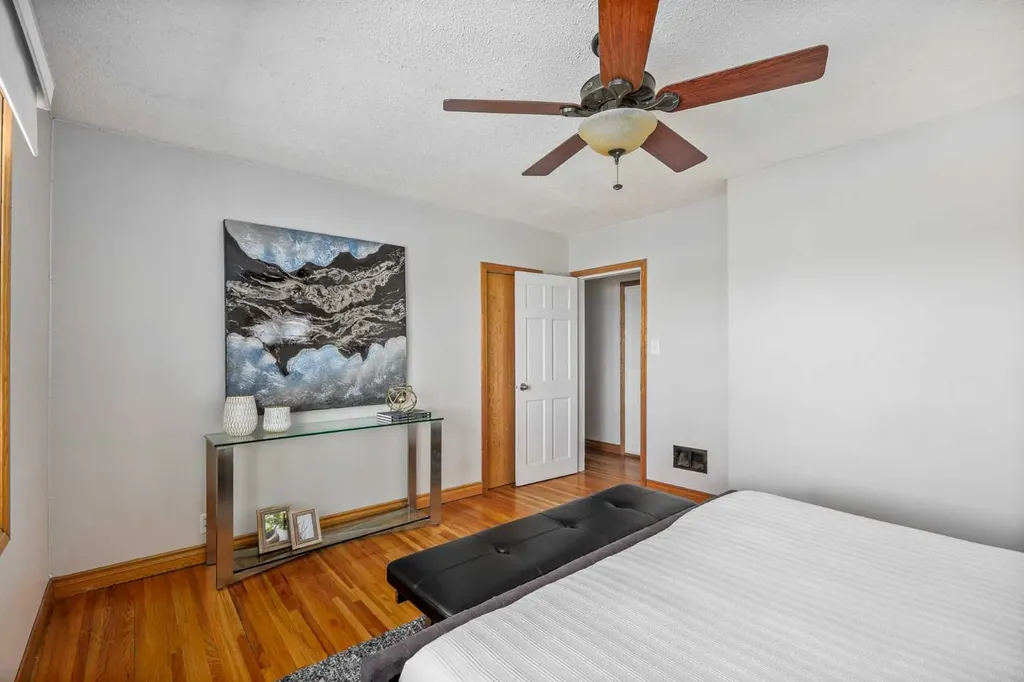 3003 25 Street SW Calgary AB T3E 1Y2