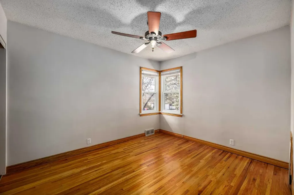 3003 25 Street SW Calgary AB T3E 1Y2