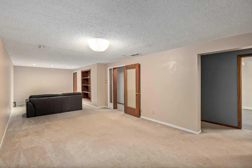 3003 25 Street SW Calgary AB T3E 1Y2