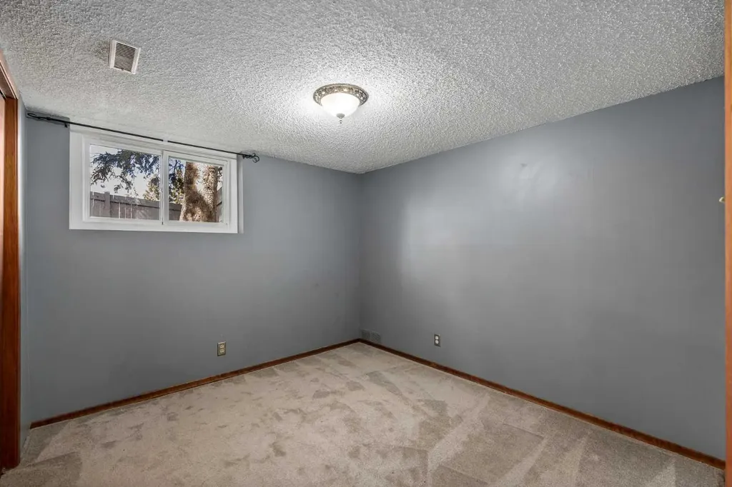 3003 25 Street SW Calgary AB T3E 1Y2